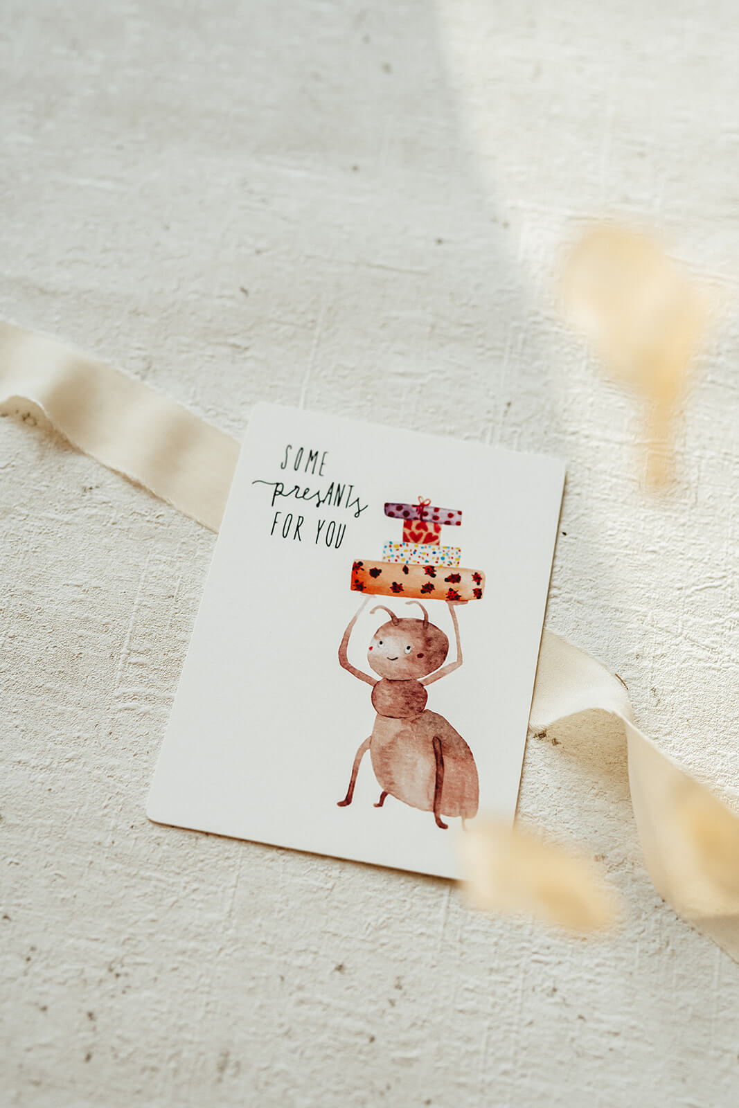 Geburtstag Postkarte Ameise mit Geschenken