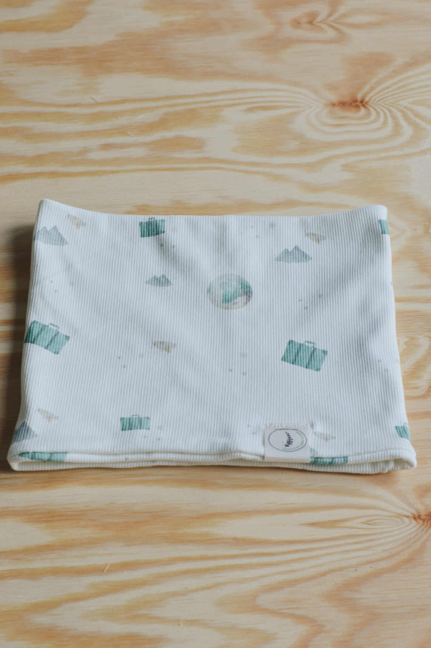 Loop-Schal 'Weltbummlig' aus Rib Jersey